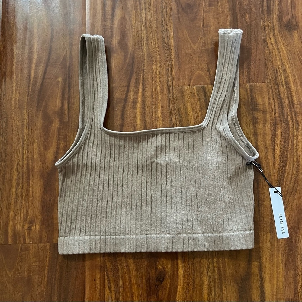 NWOT Forever 21 Ribbed Crop Seamless Tank Top size small Taupe Brown Color